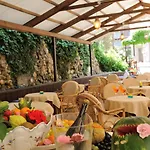 Hotel Salus