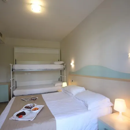 酒店 萨鲁思酒店 利尼亚诺萨比亚多罗