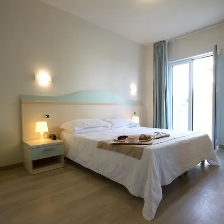 萨鲁思酒店 酒店 4*