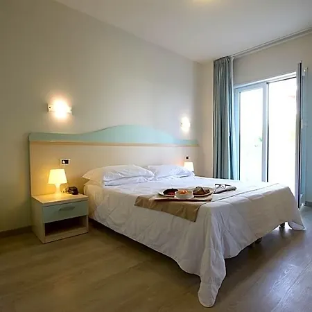 Salus 4*