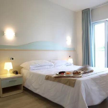 萨鲁思酒店 酒店 利尼亚诺萨比亚多罗