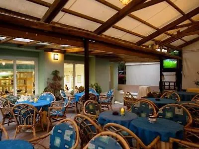 萨鲁思酒店 4* 利尼亚诺萨比亚多罗
